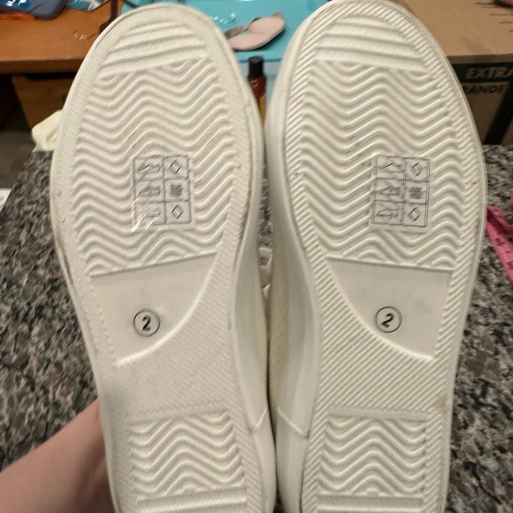 EUC FabKids White Sneakers with sequin Black Star - Picture 9 of 13